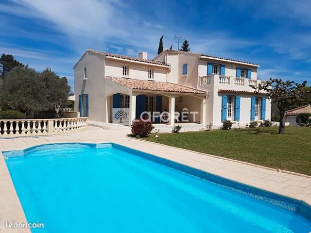 Villa 9 pièces 235 m²
