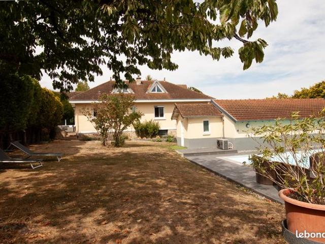 Villa 9 pièces 235 m²