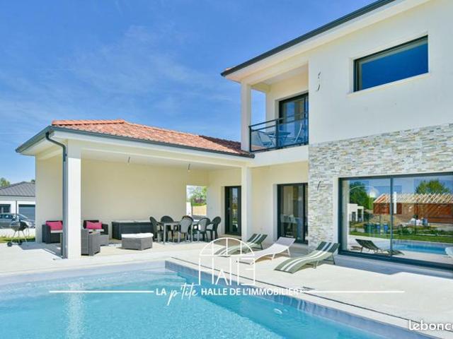 Villa 9 pièces 236 m²