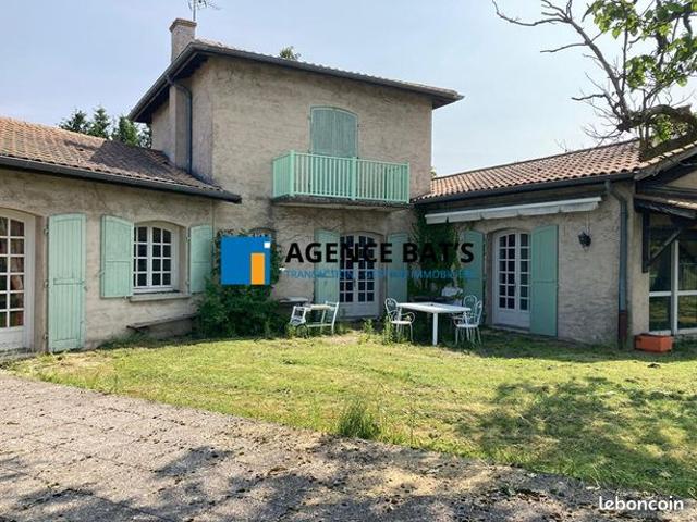 Villa 9 pièces 236 m²