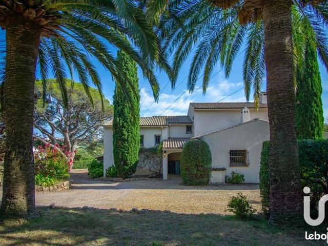 Villa 9 pièces 237 m²