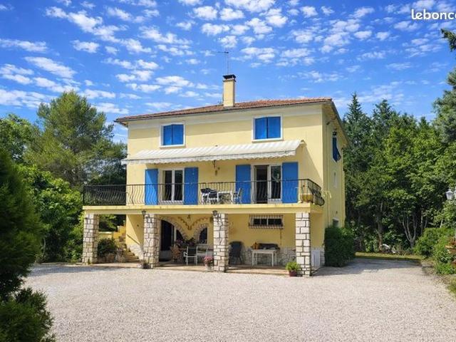 Villa 9 pièces 237 m²