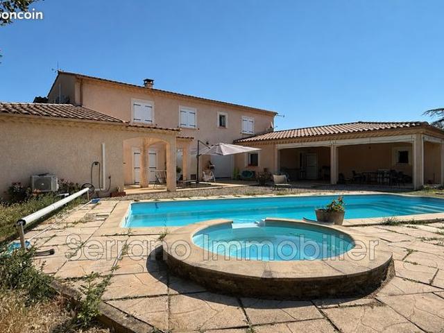 Villa 9 pièces 238 m²