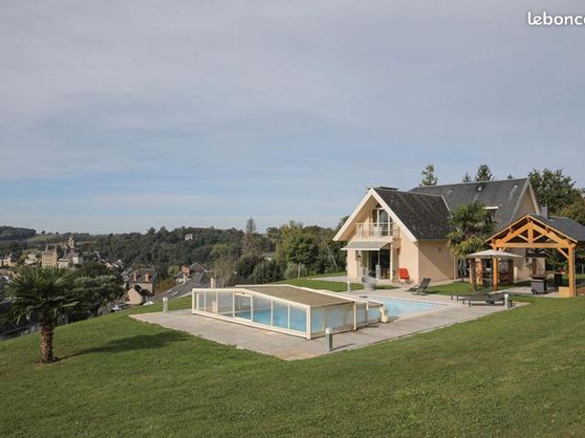 Villa 9 pièces 238 m²