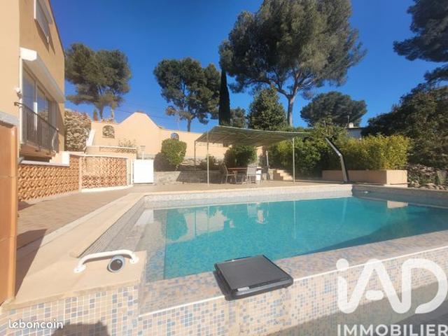 Villa 9 pièces 239 m²