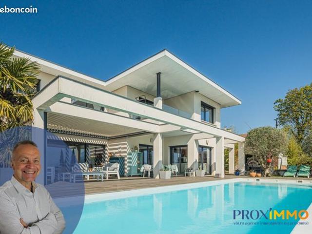 Villa 9 pièces 240 m²