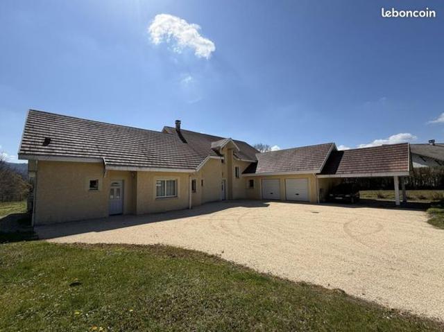 Villa 9 pièces 240 m²