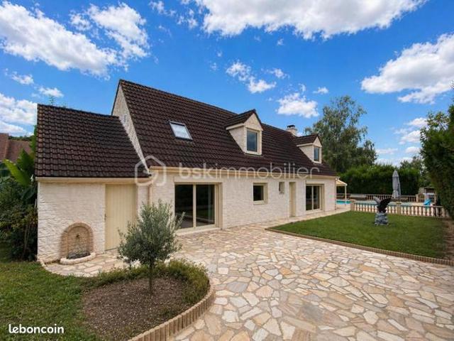 Villa 9 pièces 240 m²