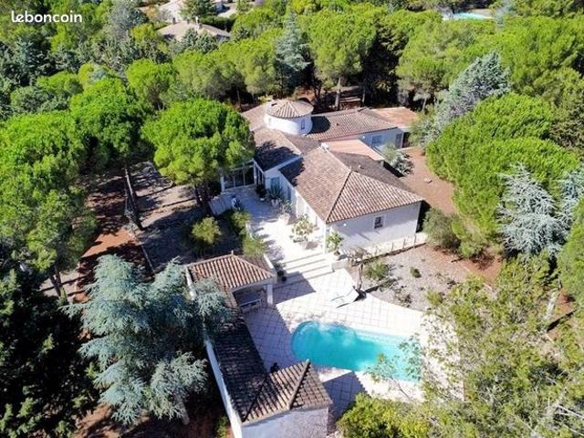 Villa 9 pièces 243 m²
