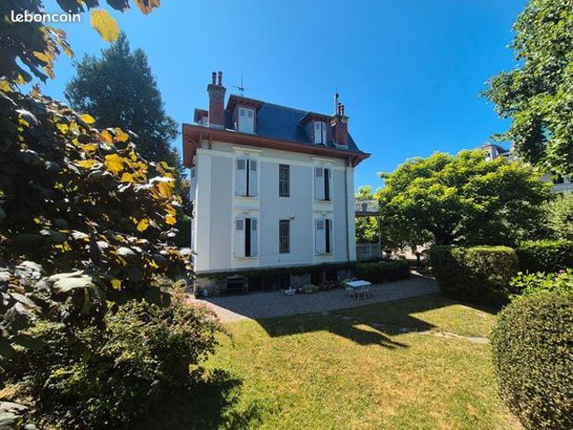 Villa 9 pièces 243 m²