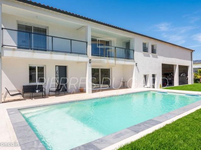 Villa 9 pièces 243 m²