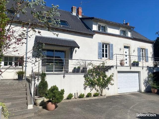 Villa 9 pièces 247 m²