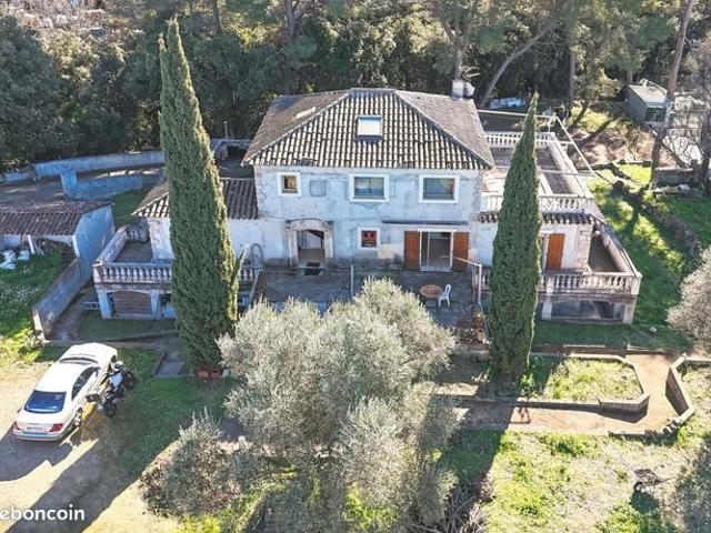 Villa 9 pièces 247 m²