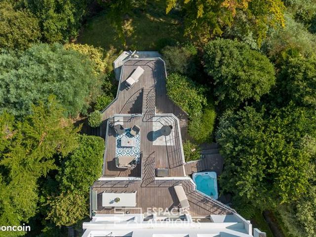 Villa 9 pièces 247 m²