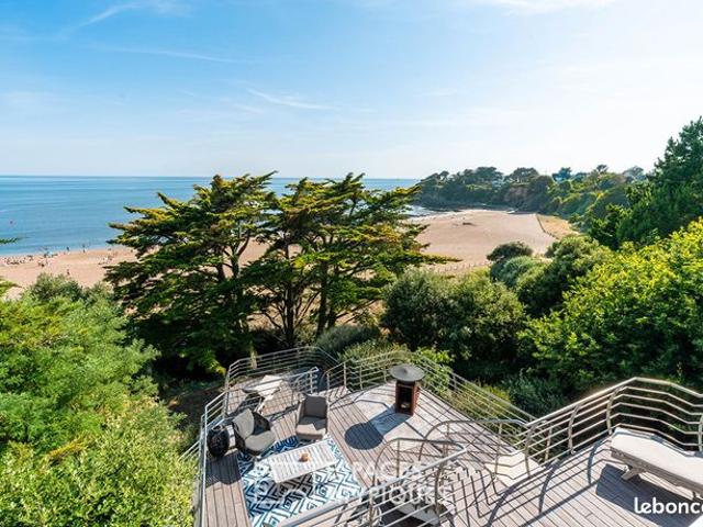 Villa 9 pièces 247 m²