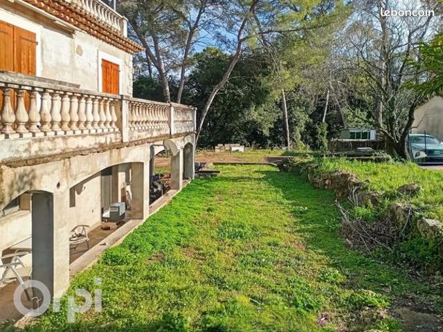 Villa 9 pièces 247 m²