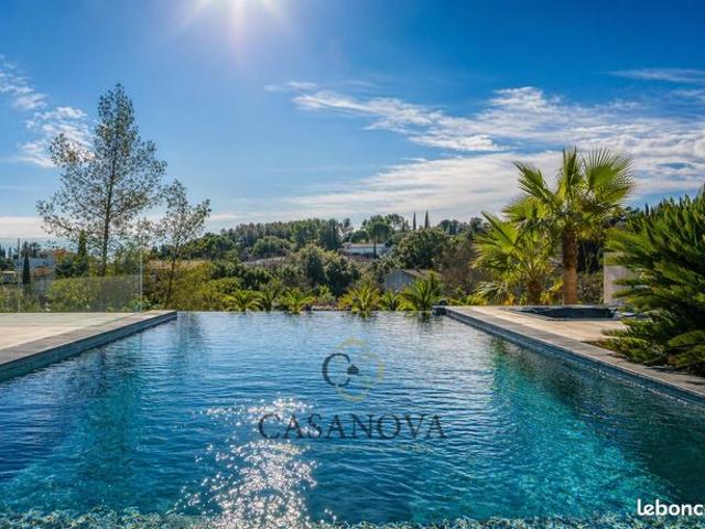 Villa 9 pièces 250 m²