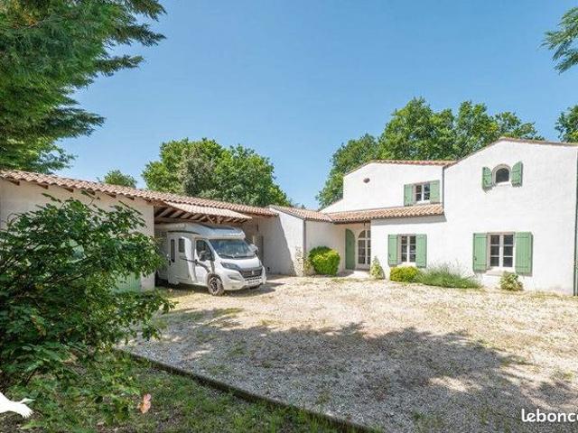 Villa 9 pièces 250 m²