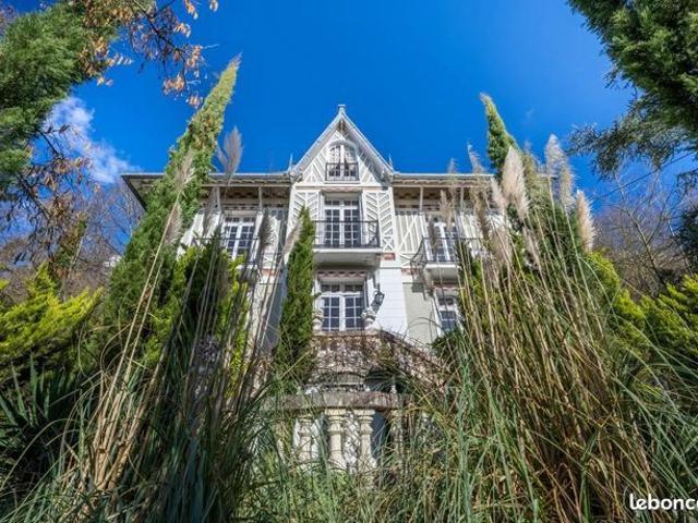 Villa 9 pièces 250 m²