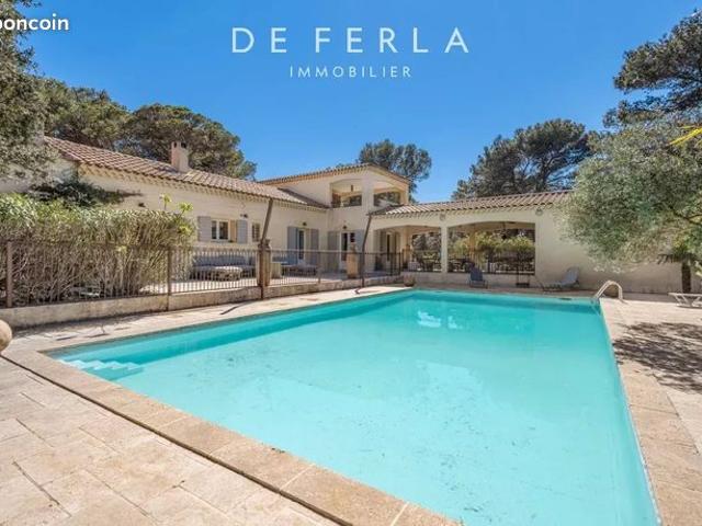 Villa 9 pièces 250 m²