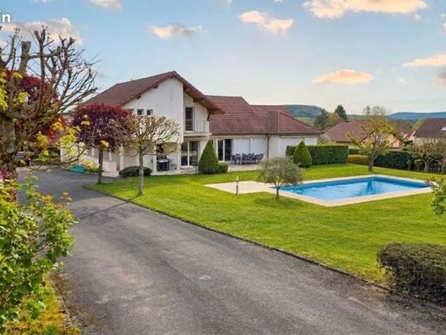 Villa 9 pièces 250 m²