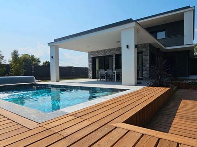 Villa 9 pièces 250 m²