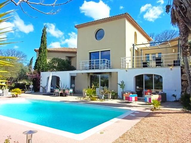 Villa 9 pièces 250 m²