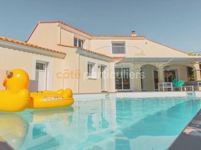 Villa 9 pièces 251 m²