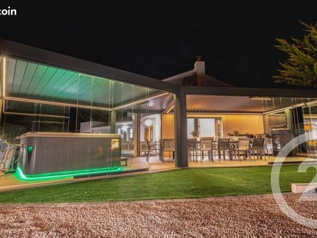 Villa 9 pièces 251 m²