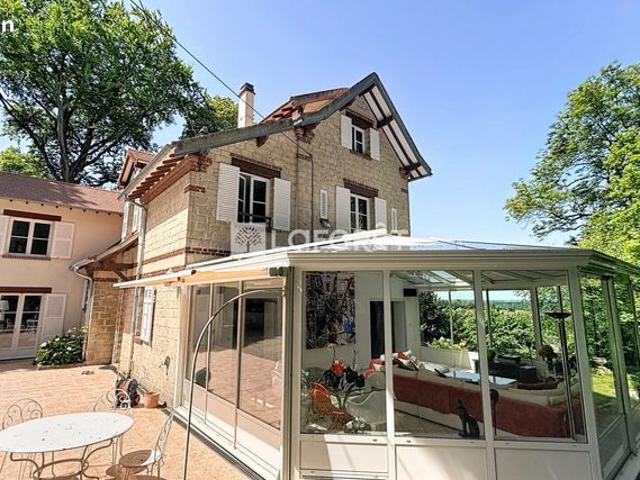 Villa 9 pièces 255 m²
