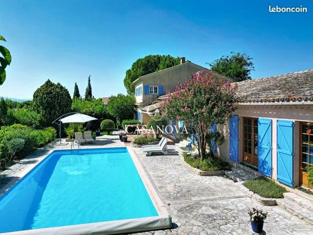 Villa 9 pièces 255 m²
