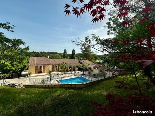 Villa 9 pièces 260 m²