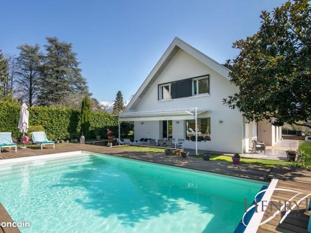 Villa 9 pièces 260 m²