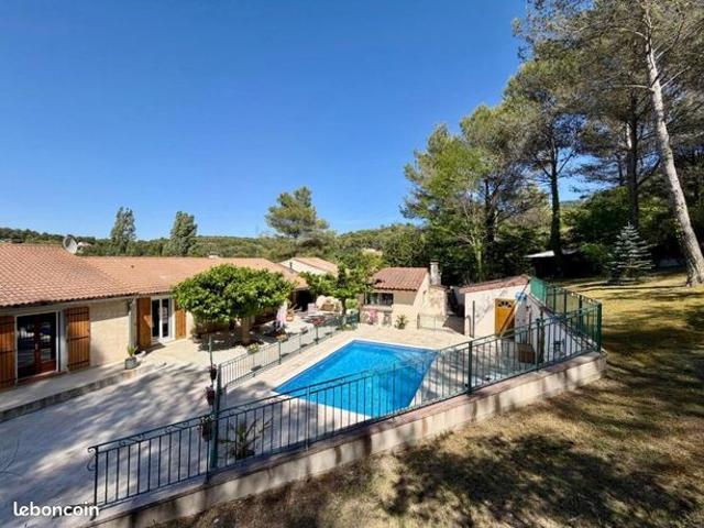 Villa 9 pièces 260 m²