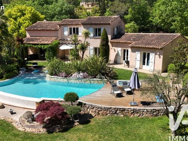 Villa 9 pièces 261 m²