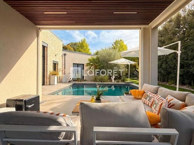 Villa 9 pièces 262 m²