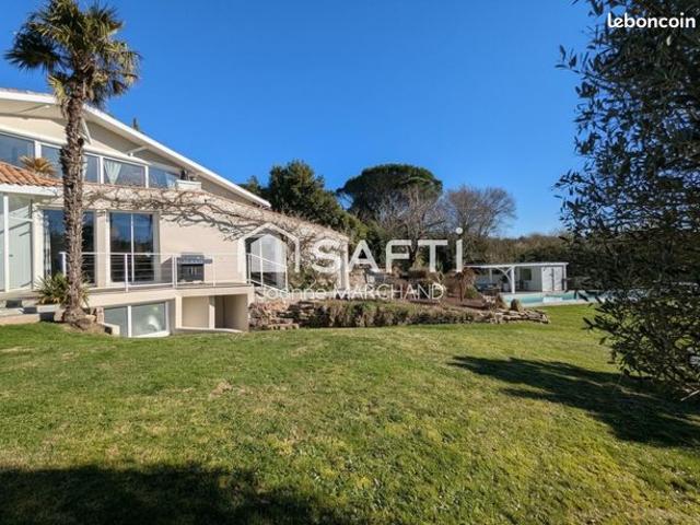 Villa 9 pièces 264 m²