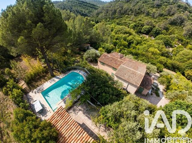 Villa 9 pièces 265 m²