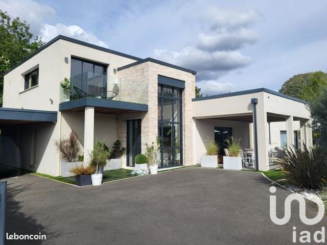 Villa 9 pièces 265 m²