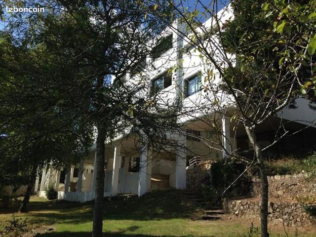 Villa 9 pièces 265 m²