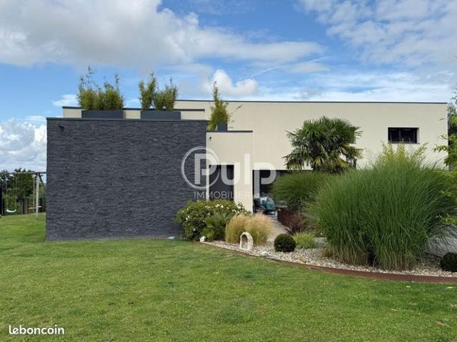 Villa 9 pièces 265 m²