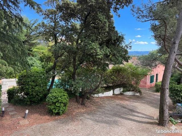 Villa 9 pièces 266 m²