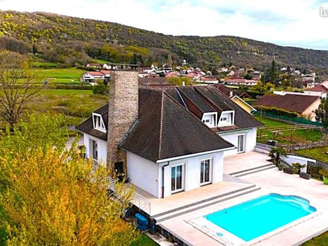 Villa 9 pièces 270 m²