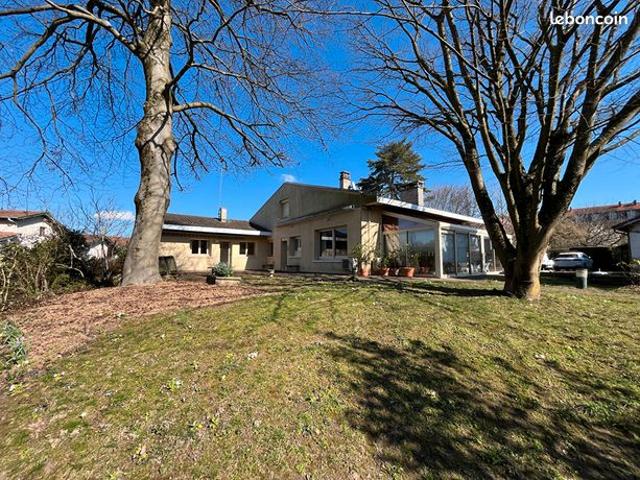 Villa 9 pièces 270 m²