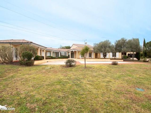 Villa 9 pièces 272 m²