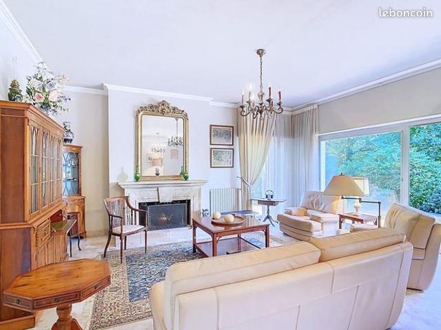Villa 9 pièces 273 m²