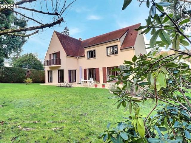 Villa 9 pièces 273 m²
