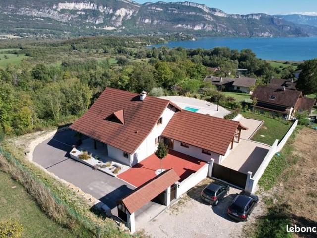 Villa 9 pièces 273 m²