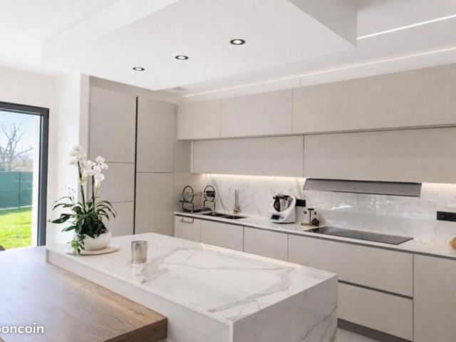 Villa 9 pièces 276 m²