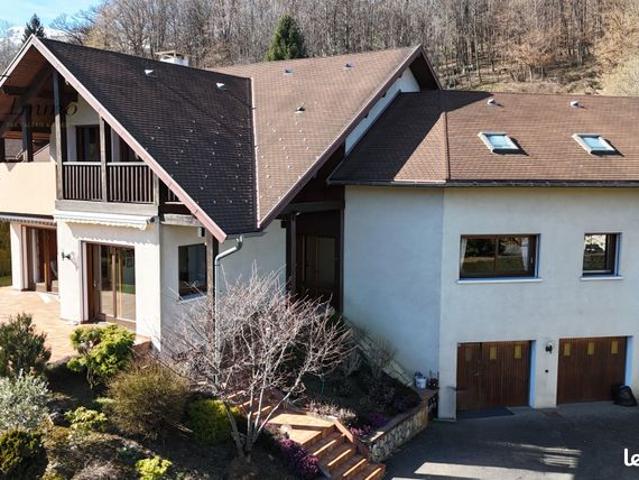 Villa 9 pièces 277 m²